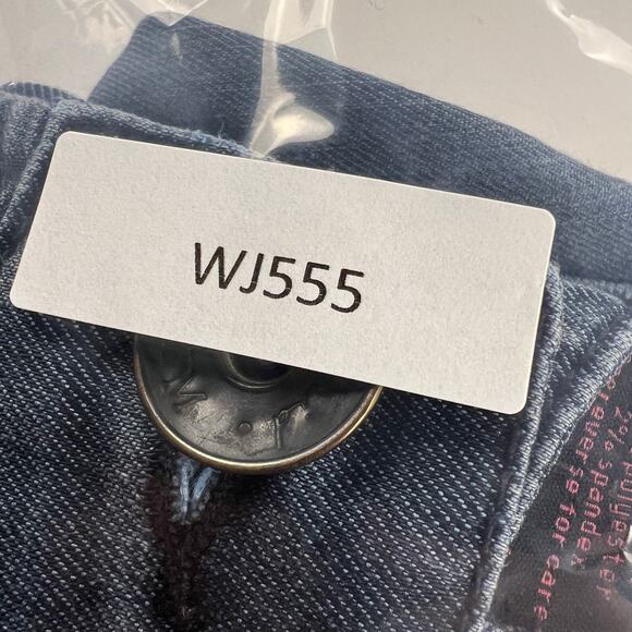 Torrid Denim Mid Rise Capri Jeans Medium Wash Whiskering Size 14 - Picture 10 of 10